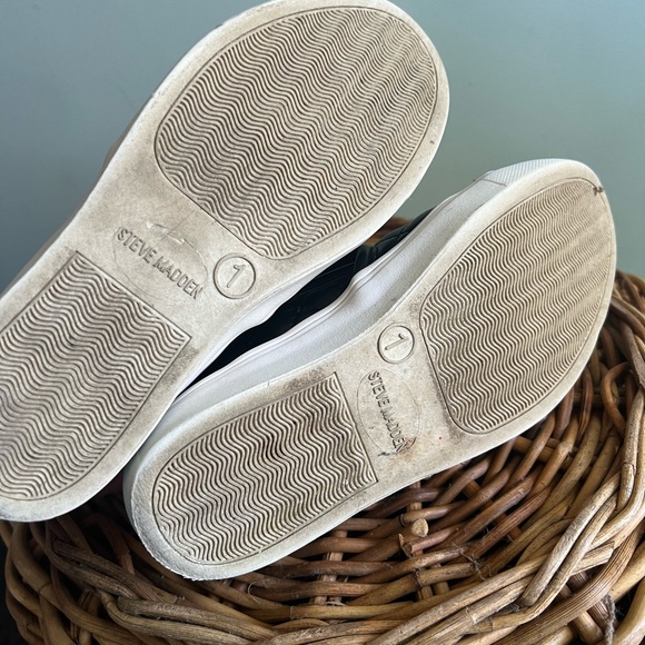 Steve Madden, Zaander Slip-On girls Sneaker black size 1 - Picture 6 of 6